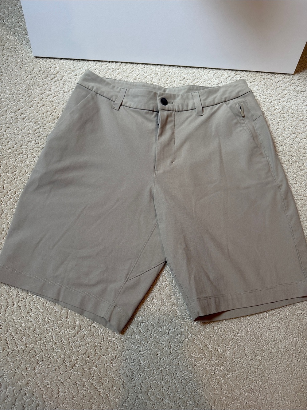 Men's Performance Shorts in Light Khaki